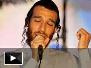 צפו: בערי וועבר מקפיץ באומן עם הלהיט הברסלבי
