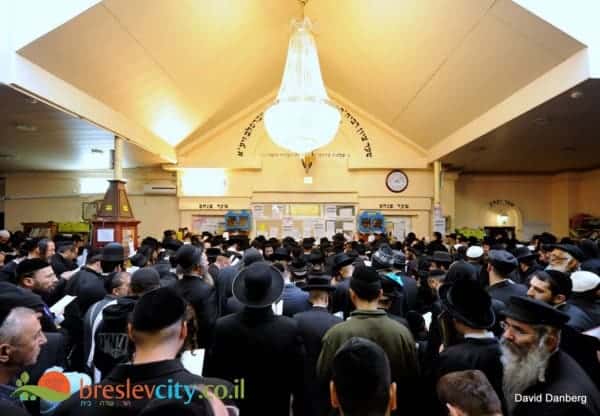 אומן נערכת לקליטת רבבות המתפללים