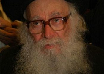 הפוסק הליטאי הבכיר מרן רבי נסים קרליץ זצ"ל והקשר שלו לספרי ברסלב.