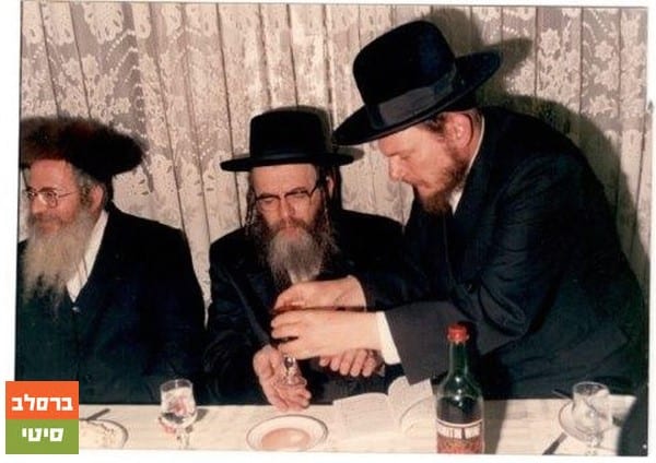 תמונות נדירות של כ"ק מוהרא"ש עם המוהל המיתולוגי של יבנאל עיר ברסלב.