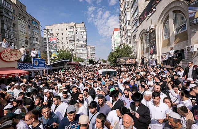 ראש עיריית אומן בהפגנה עצמאית נגד הטיסות לאומן