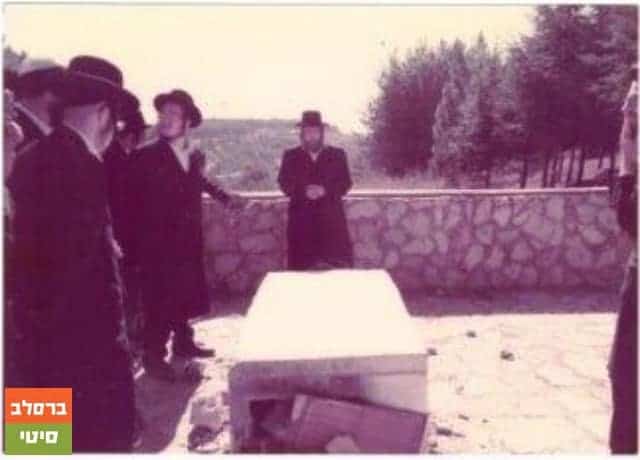 תמונות נדירות של מוהרא"ש בקברי צדיקים 16