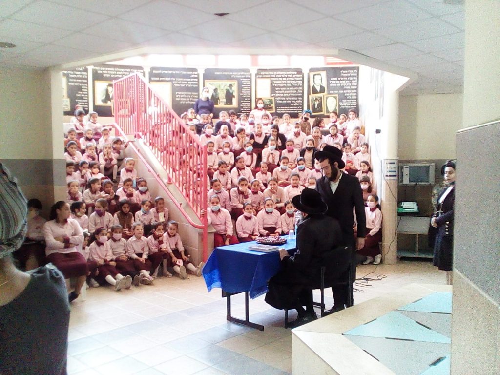 ביקור רב רושם של הרה"צ ר' נחמן שיק שליט"א במוסדות החינוך ביבנאל עיר ברסלב 21