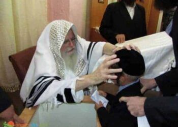 אומן ראשי תיבות נ'ר מ'צווה ו'תורה א'ור מוהרא"ש מסביר מה רבנו ז"ל עושה לנשמה באומן!