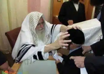 אומן ראשי תיבות נ'ר מ'צווה ו'תורה א'ור מוהרא"ש מסביר מה רבנו ז"ל עושה לנשמה באומן!