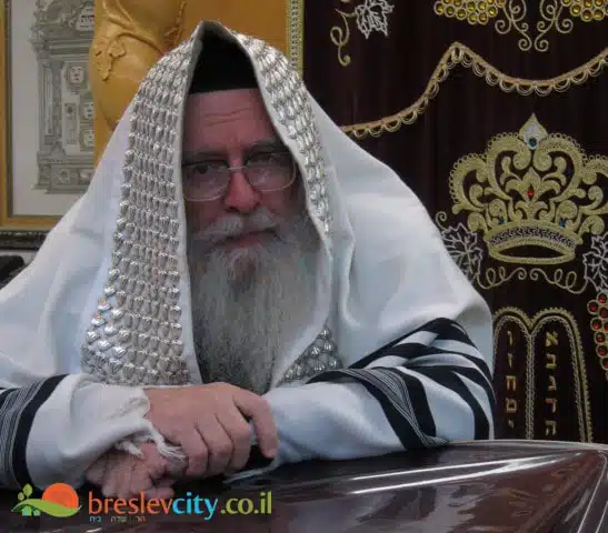 סנדק צריך להיות עם תפילין? מוהרא"ש עונה