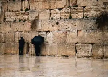 מה השיחה המדויקת בשם רבנו שכשאוכלים מרור בפסח צריכים לזכור מחורבן בית המקדש? מוהרא"ש עונה