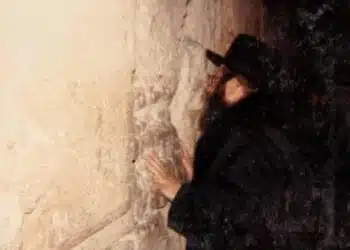 כיצד פירשו תלמידי הבעל שם טוב את מאמר חז"ל "משנכנס אב ממעטין בשמחה"?