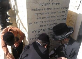 ישיבת "בית שלמה" עלו לציון הרבנית מלכה ע"ה והשתתפו ב'עצרת המיליון' להצלת עולם התורה