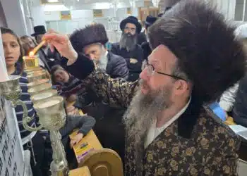 הדלקת נר ראשון של חנוכה ביבנאל עיר ברסלב