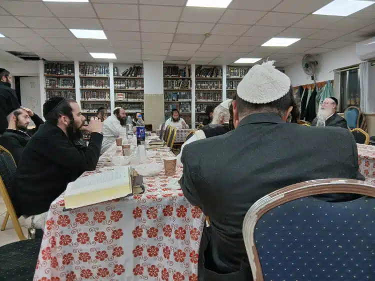 שיעורים ב"טהרת המשפחה" בימי השובבי"ם ביבנאל עיר ברסלב