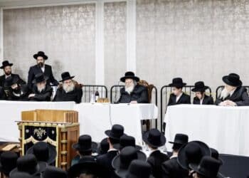 הרה"ח ר' אברהם בוים שליט"א במעמד קבלת פנים בארה"ב להרה"צ ראש הישיבה רבי שאול אלתר שליט"א