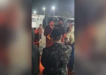 הרה"צ רבי נחמן שיק שליט"א בהדלקה לכבוד רשב"י – ל"ג בעומר ה'תשפ"ו
