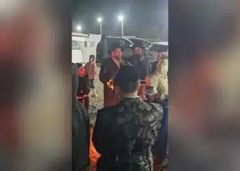 הרה"צ רבי נחמן שיק שליט"א בהדלקה לכבוד רשב"י – ל"ג בעומר ה'תשפ"ו