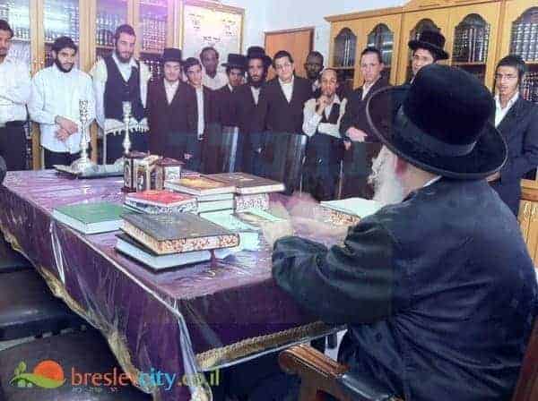 מהי הדרך הטובה והקלה לקרב יהודים להקדוש ברוך הוא?