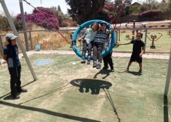 כיתה ב' מתלמוד תורה "ילדי חן" בסיום מסכת ובמשחק בגינת משחקים