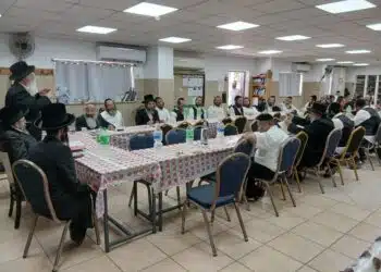 הרה"צ רבי נחמן שיק שליט"א בסעודת הילולא ל'אור החיים' הקדוש ולאמו הרבנית ע"ה